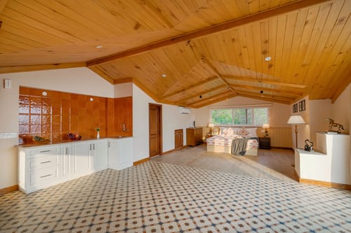 Konifer Pinegrove | 3-BHK Hilltop Escape with Attic, Panoramic Views, Garden, & Outdoor Lounge – 3 bedroom villa in Kasauli, Himachal Pradesh