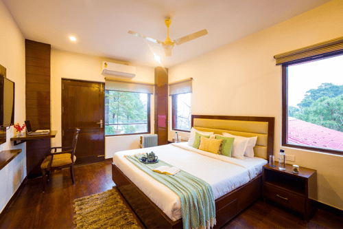 Kasauli Woods Cottage | Hillside 3-BHK Retreat With Outdoor Lounge, Balcony & Scenic Views