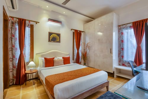 The Jazminn Earthroom | 3-BHK Pet-friendly Apartment with Shared Sit Out Area | Near Bengaluru Palace – 3 bedroom villa in Bengaluru, Karnataka