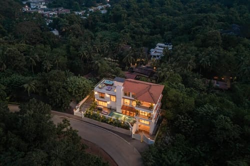 Moonstone Villa w/ Pool & Rooftop Jacuzzi