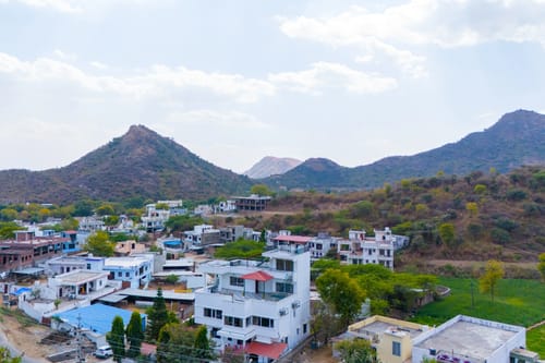 Kasturi | Pet-Friendly Rooms With Views of Sajjangarh Palace & Plunge Pool – 2 bedroom villa in Udaipur, Rajasthan