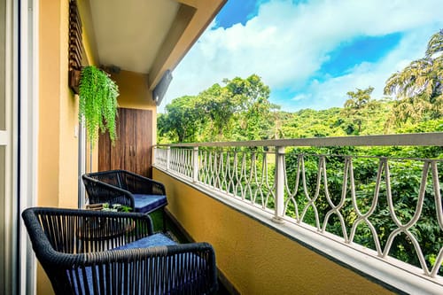 Veera Marina | Charming 3-BHK Apt Near Candolim Beach With Common Pools & Lift