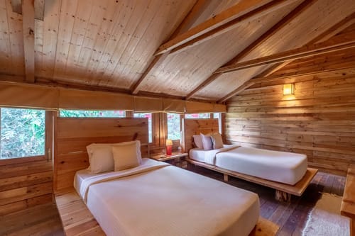 Suro Woodcrest Chalet | Pet-friendly Stay With Loft, Restaurant & Outdoor Seating – 1 bedroom villa in Shimla, Himachal Pradesh