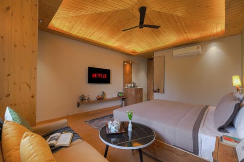 Pine View Resort | Pet-friendly Hilltop 1-Suite With Garden-Facing Balcony, Rooftop lounge, Restro & Game Zone – 1 bedroom villa in Kasauli, Himachal Pradesh