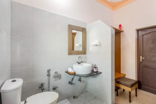 Abhimanyu Mansion Pearl | A 6-BHK Manor With Rajasthani Charm & a Garden In City’s Heart – 6 bedroom villa in Udaipur, Rajasthan