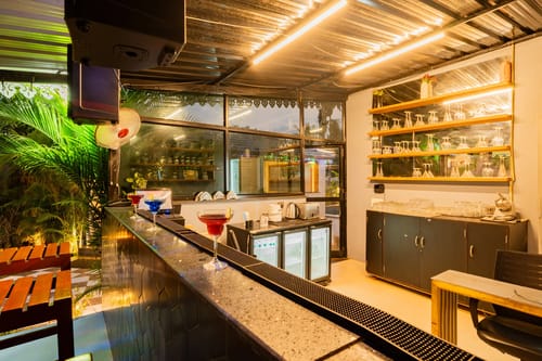 Gracias Bleu | 1-Room Retreat With Sea Views, Common Pool, & Restro Close to Ashwem Beach – 1 bedroom villa in North Goa, Goa