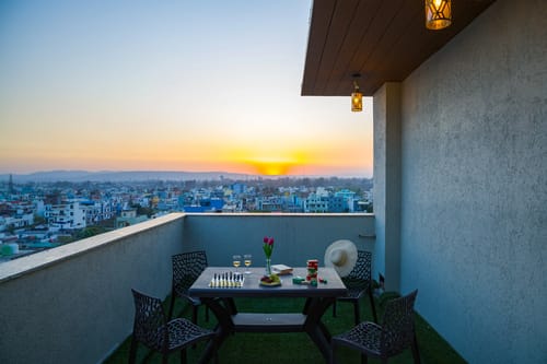 BYDM The Sky Heaven | Charming Pet-friendly 4-BHK Penthouse 15 Min from Triveni Ghat With Balcony, Bar & Lift