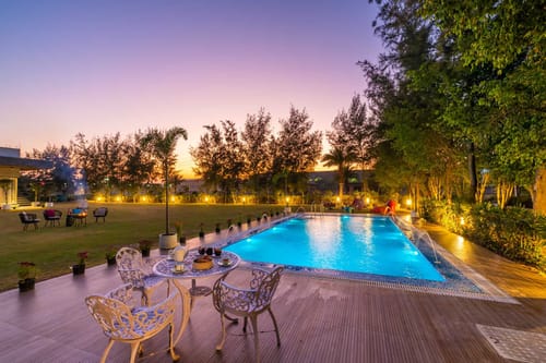 Barton Estate w/ Outdoor Pool - Manesar