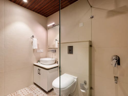 Shukrana 4BHK Luxury Retreat | Mall Road