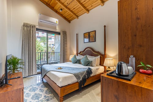 Lakefront | 4-BHK Villa with Common Patio Seating, Attic and Outdoor Dining Area – 4 bedroom villa in Bhimtal, Uttarakhand