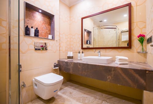 Eternal Oasis City View Suite | Elegant 1-Room Retreat With Restaurant, Banquet Hall & Lift – 1 bedroom villa in Delhi-ncr, Haryana