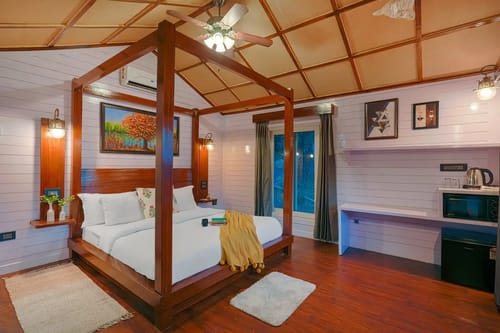 Waterfall Vista- Luxe Treehouse by "The Skydrift" – 1 bedroom villa in Mussoorie, Uttarakhand