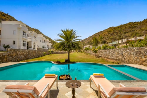 Mandovar Mountain Valley Retreat | 4 Room Pet-friendly Suite In a Private Estate with Shared Pool, Garden, Restaurant & Hill Views – 4 bedroom villa in Udaipur, Rajasthan