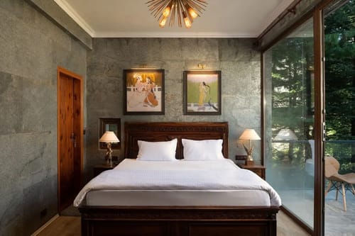 Zephyr Classic Cottage | Scenic Hill Getaway With Pool, Gym & Restaurant