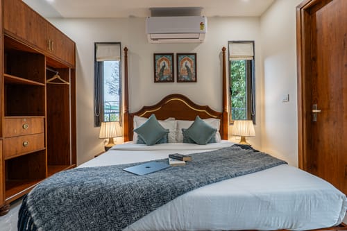 Lakefront | 4-BHK Villa with Common Patio Seating, Attic and Outdoor Dining Area – 4 bedroom villa in Bhimtal, Uttarakhand