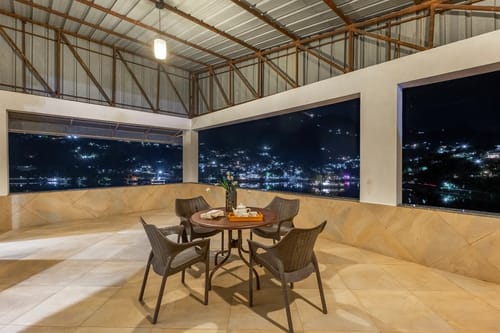 Lakeview Manor | Charming 5-BHK Lakeside Retreat With Garden & Balconies – 5 bedroom villa in Nainital, Uttarakhand