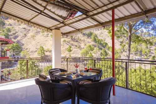 Captain’s Nest | 3-BHK Hilltop Hideaway With Garden & Scenic Views – 3 bedroom villa in Kasauli, Himachal Pradesh
