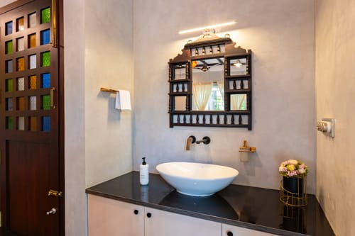 Vintage Retreat | 5-BHK Riverfront Heritage Villa With Speed Boat, Ayurvedic Spa & Cultural-Themed Rooms Near Malayattoor – 5 bedroom villa in Kochi, Kerala