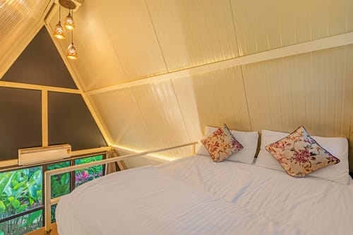 Inara Retreat | Pet-Friendly 1- Cottage with a Mezzanine Loft, Shared Pool, and Garden – 1 bedroom villa in Bengaluru, Karnataka