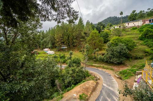 Adrushya | Cosy 1-Room Stay with Hill Views, Karaoke Lounge & Restaurant – 1 bedroom villa in Mukteshwar, Uttarakhand