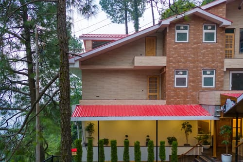 Evaara Woods Hilltop | 6-BHK Getaway With Common Garden & Sitting Area