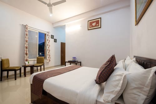 Colonel Retreat | 3-BHK Hideaway with Private Pool & Gardens Near Ubeshwar Mahadev Temple – 3 bedroom villa in Udaipur, Rajasthan