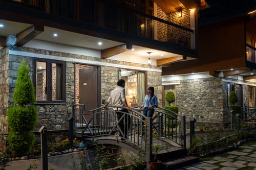Granny’s Den | 1-BHK Pet-friendly With Bathtub, Shared Pool, Restaurant & Gazebo by the River