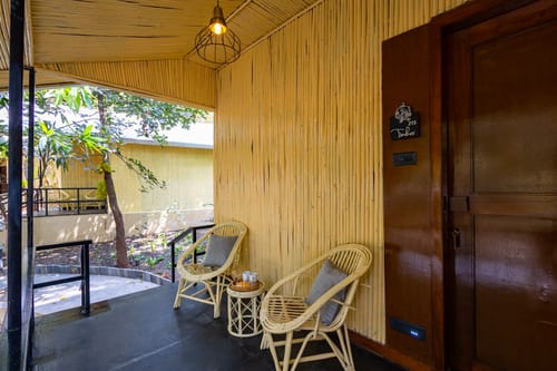 Timber Premium Suite | Pet-friendly Bamboo Cottage with Pvt Verandah, Lounge & Shared Outdoor seating & Restaurant – 1 bedroom villa in Igatpuri, Maharashtra