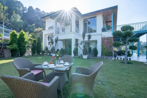 Haze @ Aykon Estate W/ Outdoor Pool – 3 bedroom villa in Kasauli, Himachal Pradesh