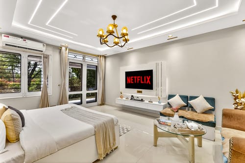 Crystal Farms | Pet-friendly 3-BHK Farmhouse with Private Pool, Bar, Garden & Elegant British Interiors | Close to Qutub Minar – 3 bedroom villa in Delhi NCR, Delhi