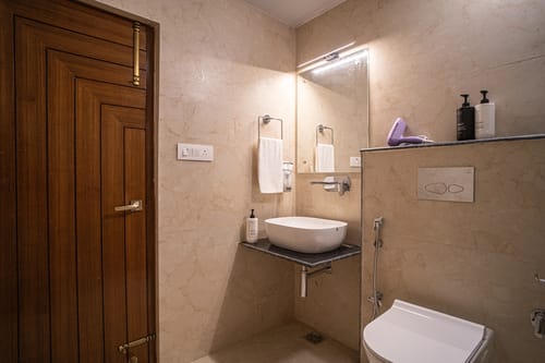 Headingly Suites | Lake-Facing 2-Room Retreat Just Above Mall Road – 2 bedroom villa in Nainital, Uttarakhand