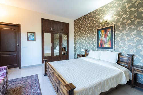 Villa Mountain Crest w/ Outdoor Pool – 6 bedroom villa in Kasauli, Himachal Pradesh