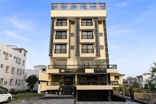 Anandam In The Himalayas Violet | Triple Sharing Suite With Restaurant, Lift & Lounge | Near Triveni Ghat – 2 bedroom villa in Rishikesh, Uttarakhand