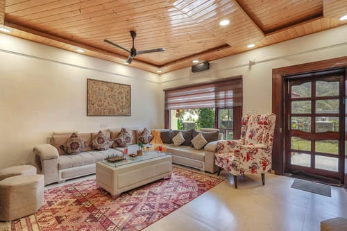 Aaram Bagh | Pet-friendly 4-BHK Escape Amid Pine Forests with Valley Views Near Kasauli – 4 bedroom villa in Kasauli, Himachal Pradesh
