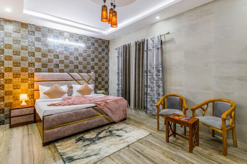 Vyasa Resorts | 2-BHK Duplex Cottage With Lounge Area, Balcony & Picturesque Hill Views| 5 mins From Mussorie Lake – 2 bedroom villa in Mussoorie, Uttarakhand