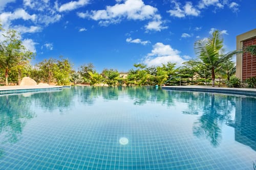 Urvi Grand Luxe Suite | Serene Farmstay With Garden, Common Pool & Dining Area – 1 bedroom villa in Bengaluru, Karnataka