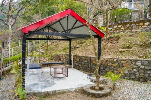 Zephyr Stoneva | Peaceful Mountain Retreat With Pool, Gym & Dining – 1 bedroom villa in Mussoorie, Uttarakhand