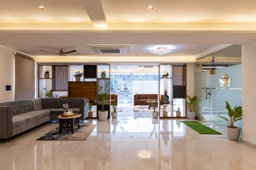 Anandam In The Himalayas Violet | Triple Sharing Suite With Restaurant, Lift & Lounge | Near Triveni Ghat – 2 bedroom villa in Rishikesh, Uttarakhand