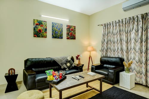 Saffron Breeze | 1-Room in an Apartment with Shared Living, Dining, Lift & Balcony | Women Only – 1 bedroom villa in Bengaluru, Karnataka