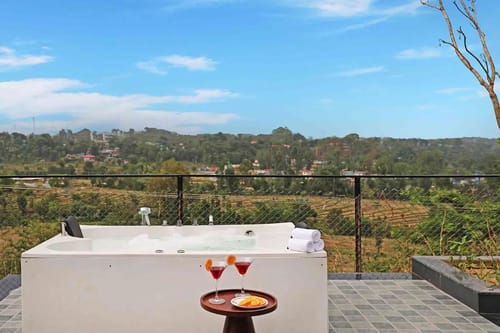 Esh Cottage Moss | Hilltop 2-BHK Retreat with Open-air Jacuzzi, Shared Garden, Pool & Cosy Lounge