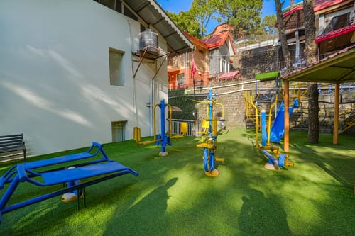 Golden Meadow Villa | Pet-friendly Hillside 3-BHK Retreat With Outdoor Lounge, Balcony & Scenic Views – 3 bedroom villa in Kasauli, Himachal Pradesh