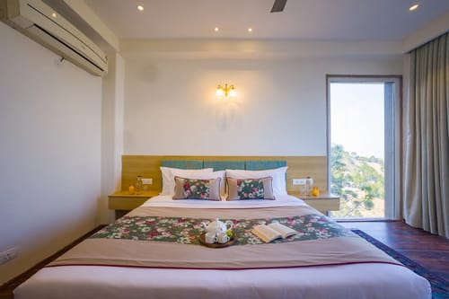 Skyline Ridge | Elegant 3-BHK Apt With Scenic Views – 3 bedroom villa in Kasauli, Himachal Pradesh