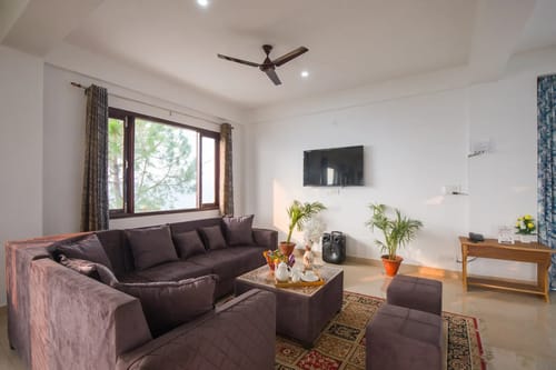 Querencia | Pet-friendly 5-BHK Villa With Sunset & Hill Views  – 5 bedroom villa in Kasauli, Himachal Pradesh