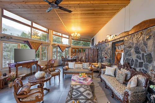 Zephyr Heaven | 1-Hillview Room with Common Pool, Gym & On-Site Restaurant – 1 bedroom villa in Mussoorie, Uttarakhand