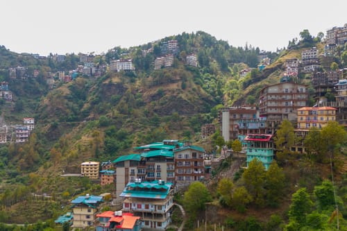 Cliff Vallis | Hill View 3-BHK Apartment with Balcony & Common Play Zone – 3 bedroom villa in Shimla, Himachal Pradesh