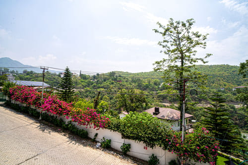 Udgam Vilas 3-BHK | Pet-friendly Hillside Apartment With Lift Near Robber’s Cave – 3 bedroom villa in Dehradun, Uttarakhand