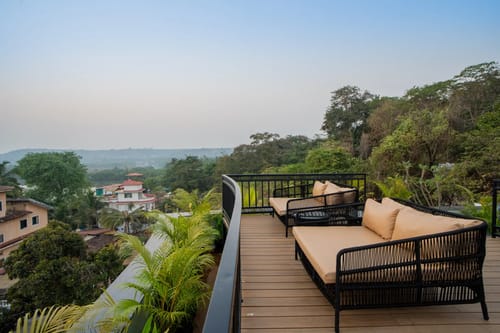 Kamerios Regalia | Elegant Pet-friendly 2-BHK Apartment With Rooftop Pool & Lift – 2 bedroom villa in North Goa, Goa