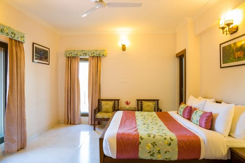 Sukhmani Cottage | 5-BHK Hilltop Hideaway With Garden, Terrace & Scenic Views – 5 bedroom villa in Kasauli, Himachal Pradesh