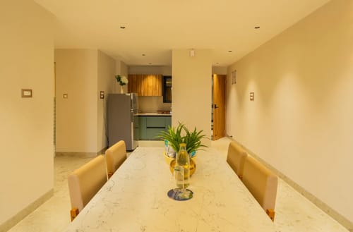 Kamerios Regalia | Elegant Pet-friendly 2-BHK Apartment With Rooftop Pool & Lift – 2 bedroom villa in North Goa, Goa