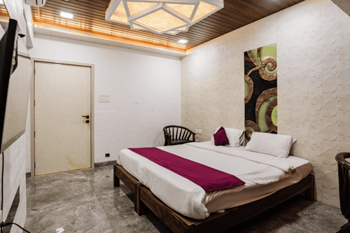 Ayur Kutir | 9-BHK Retreat With Private Pool, Glass Pool, Garden, Gazebo, Jacuzzi & Spa room